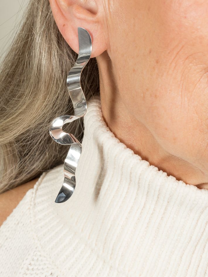 Serpentine earrings in silver