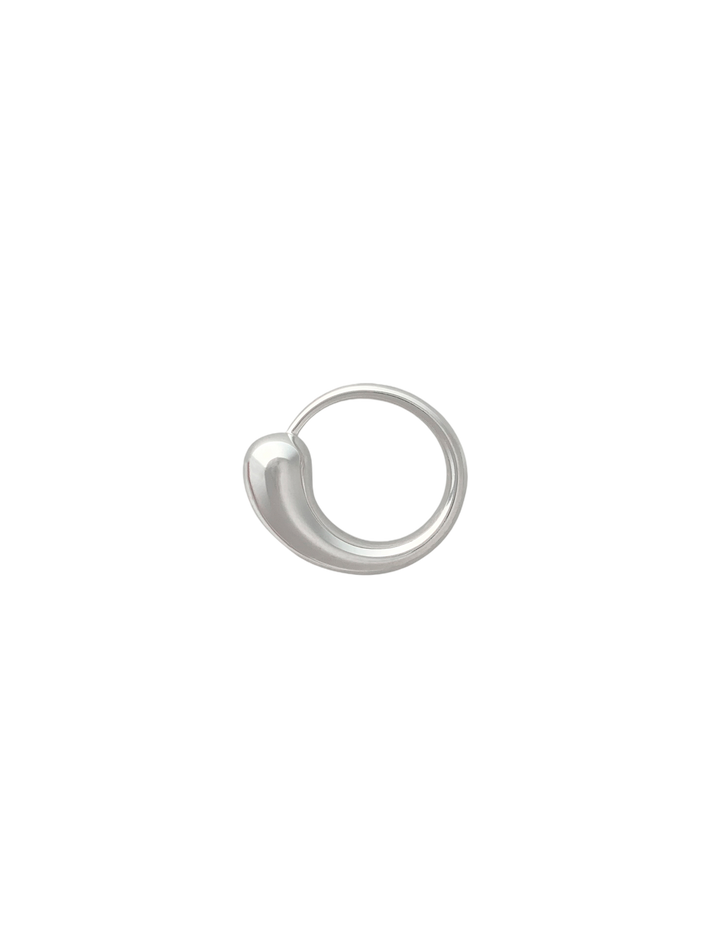 Closure ring in silver