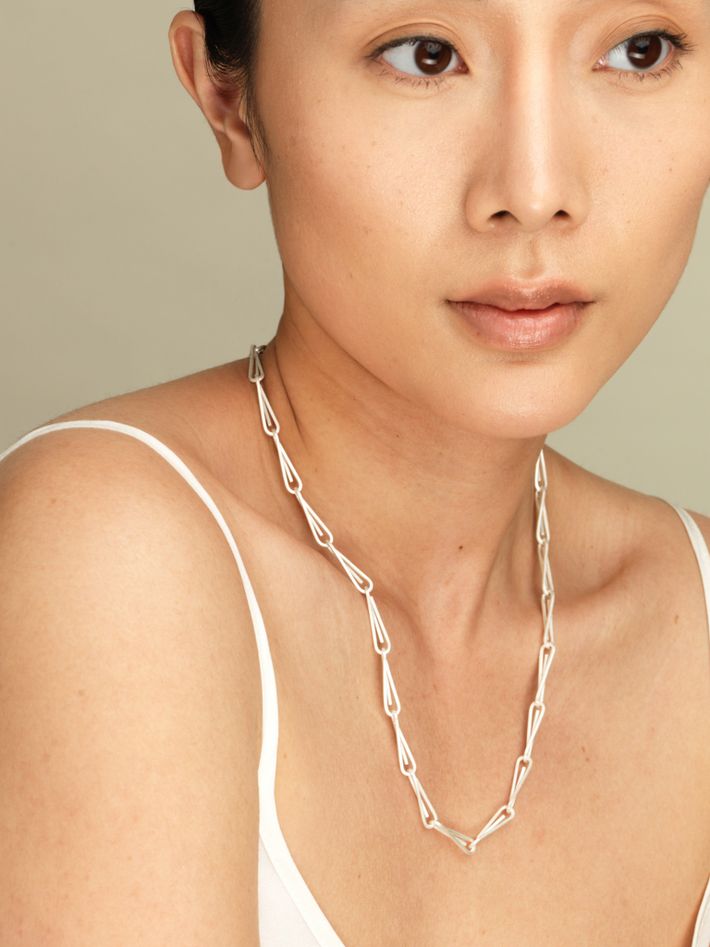 String long chain necklace in silver