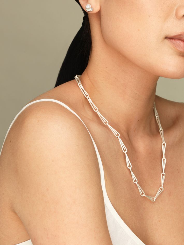 String long chain necklace in silver