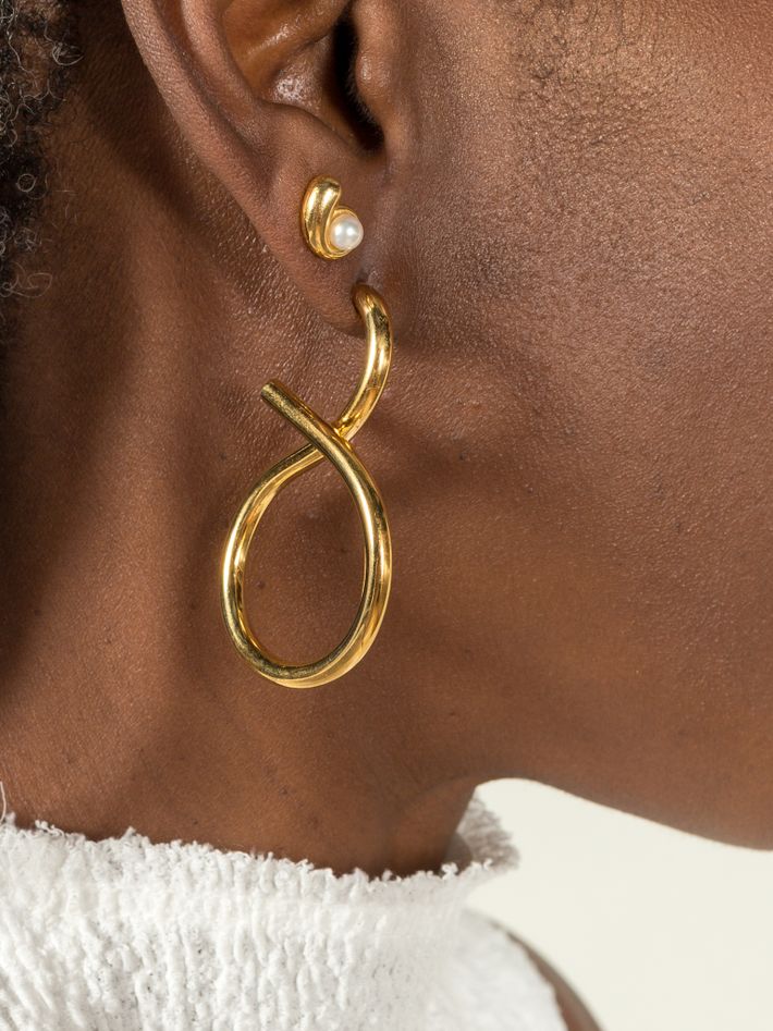Nautilus pearl earrings in gold vermeil
