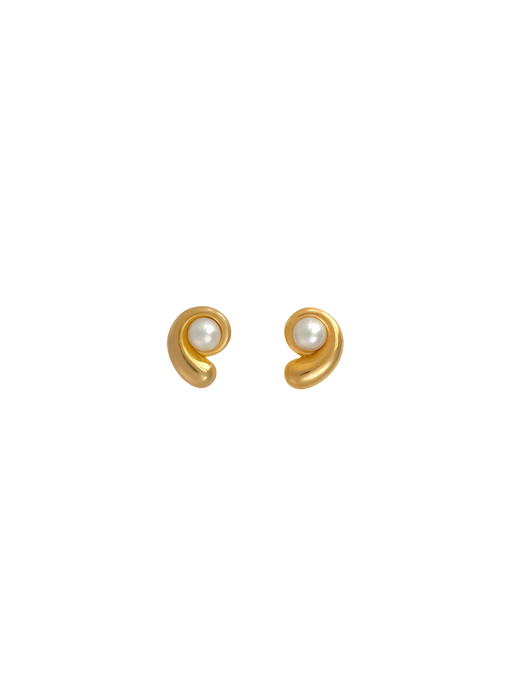 Nautilus pearl earrings in gold vermeil photo