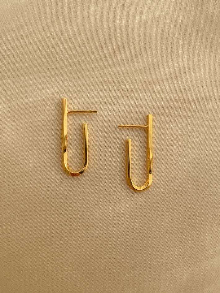 String twisted earrings in gold vermeil