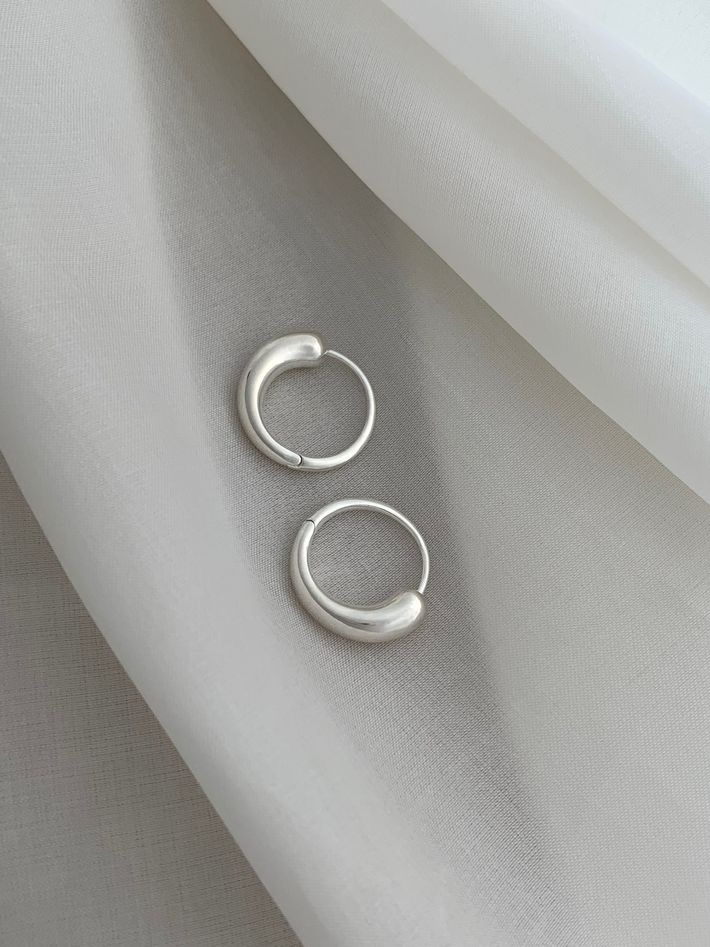 Closure ii hoops in silver