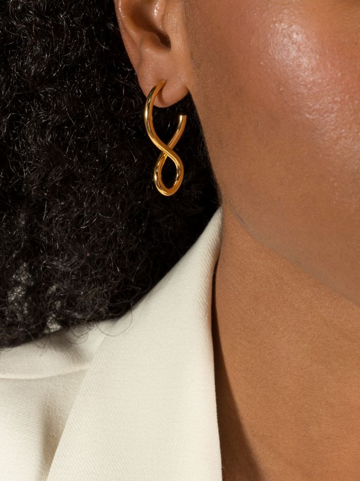 Shape i earrings in gold vermeil