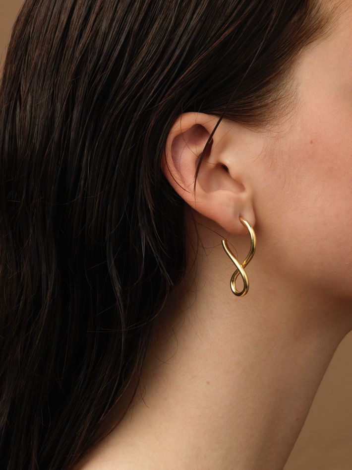 Shape i earrings in gold vermeil