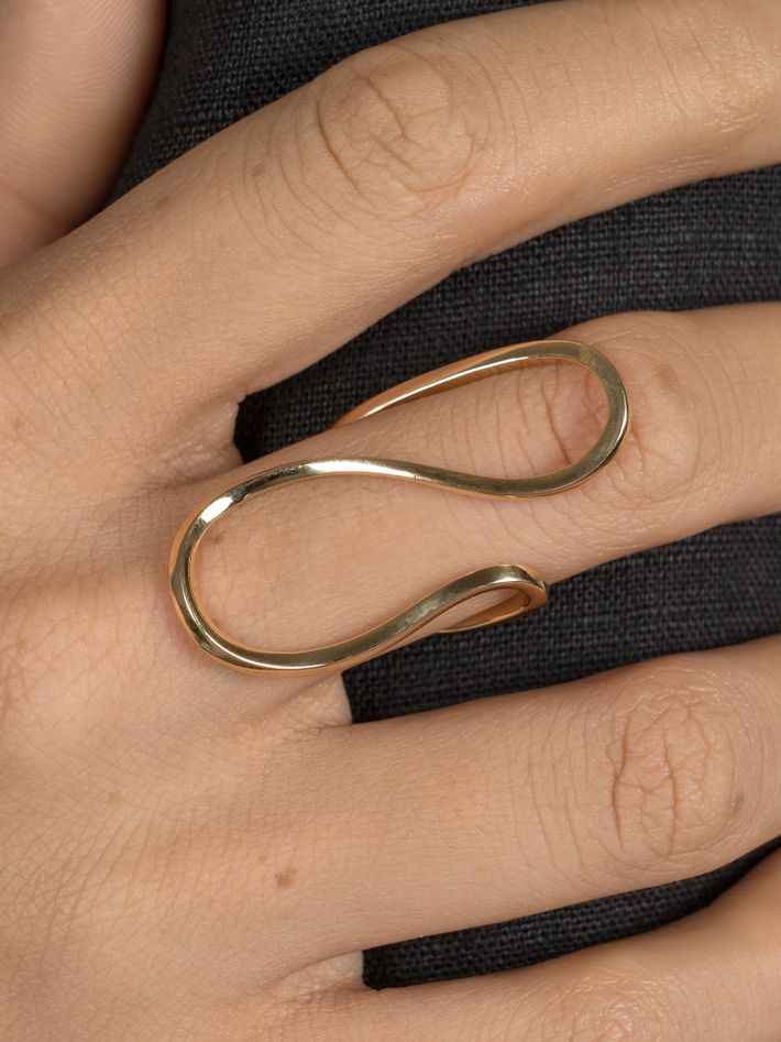 Lightwave curve ring yg