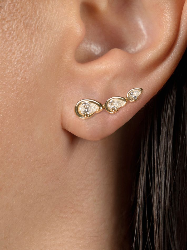 Gradual corridor earrings yg