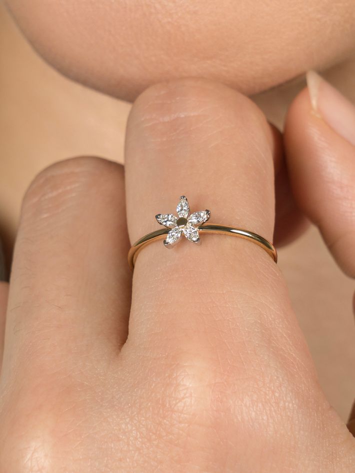 Daisy ring