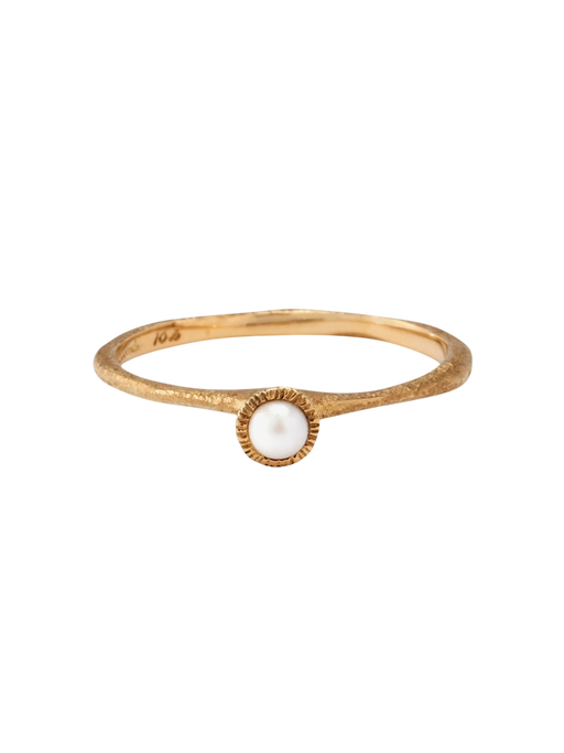 Pearl raised circle solitaire ring photo