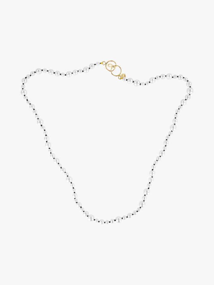 Metropolitan pearl necklace