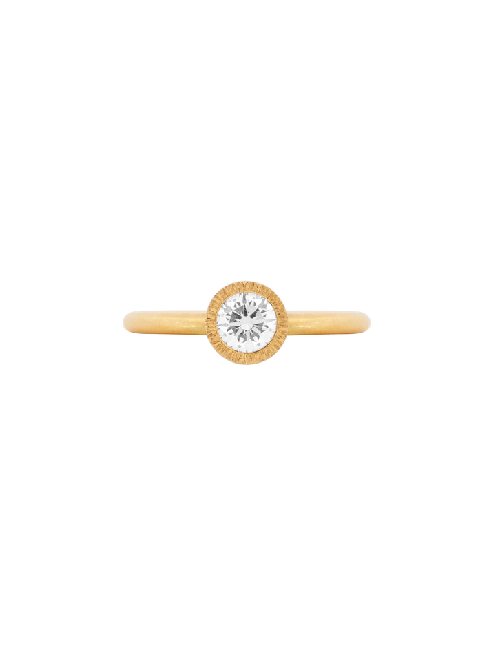 White diamond brilliant solitaire ring