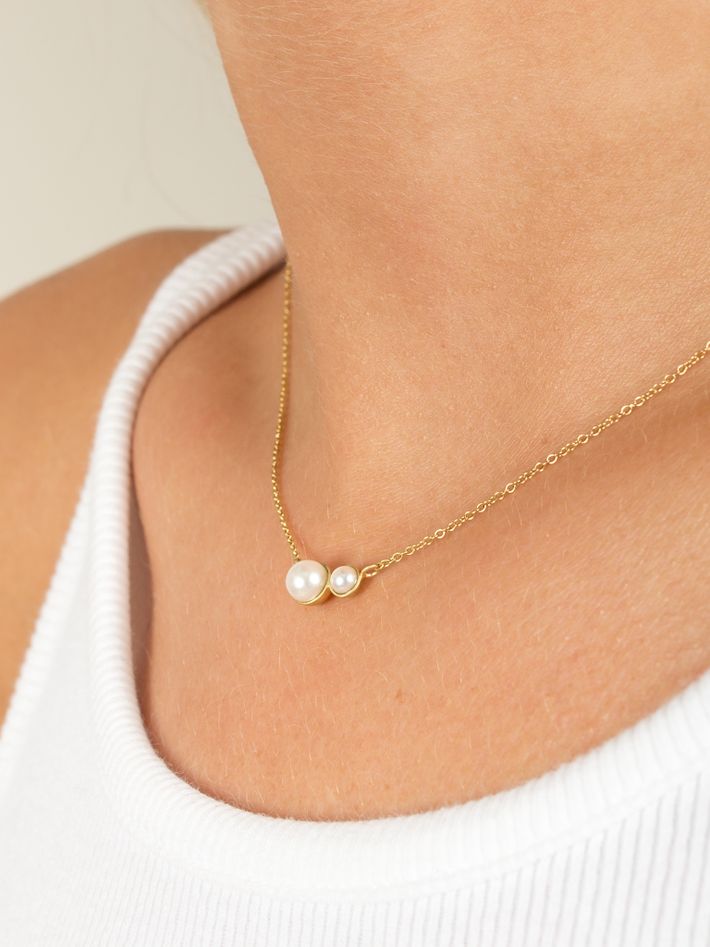 Double pearl necklace