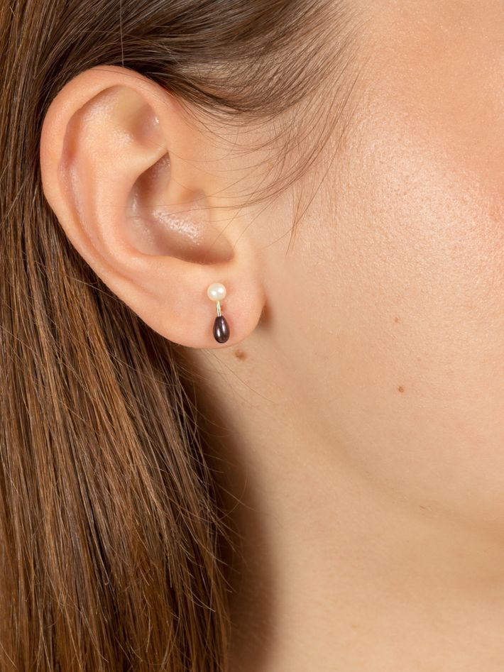 Pearl barbell stud earring