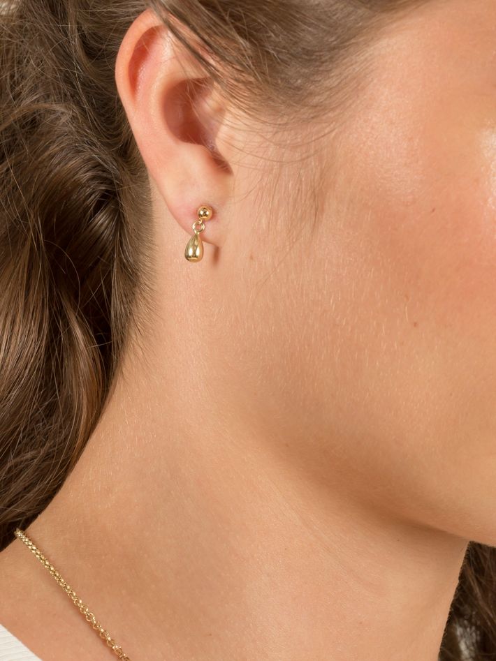 Mini teardrop stud earrings