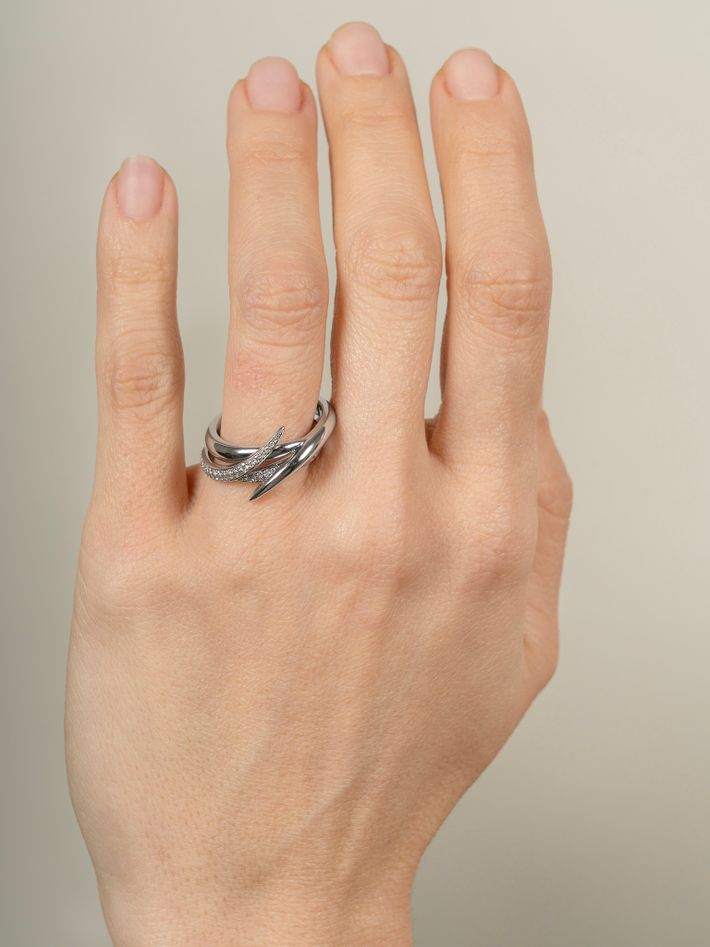 Interlocking single ring - 18ct white gold & diamond