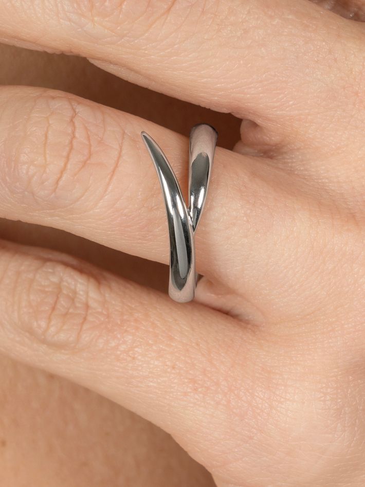 Interlocking single ring - 18ct white gold