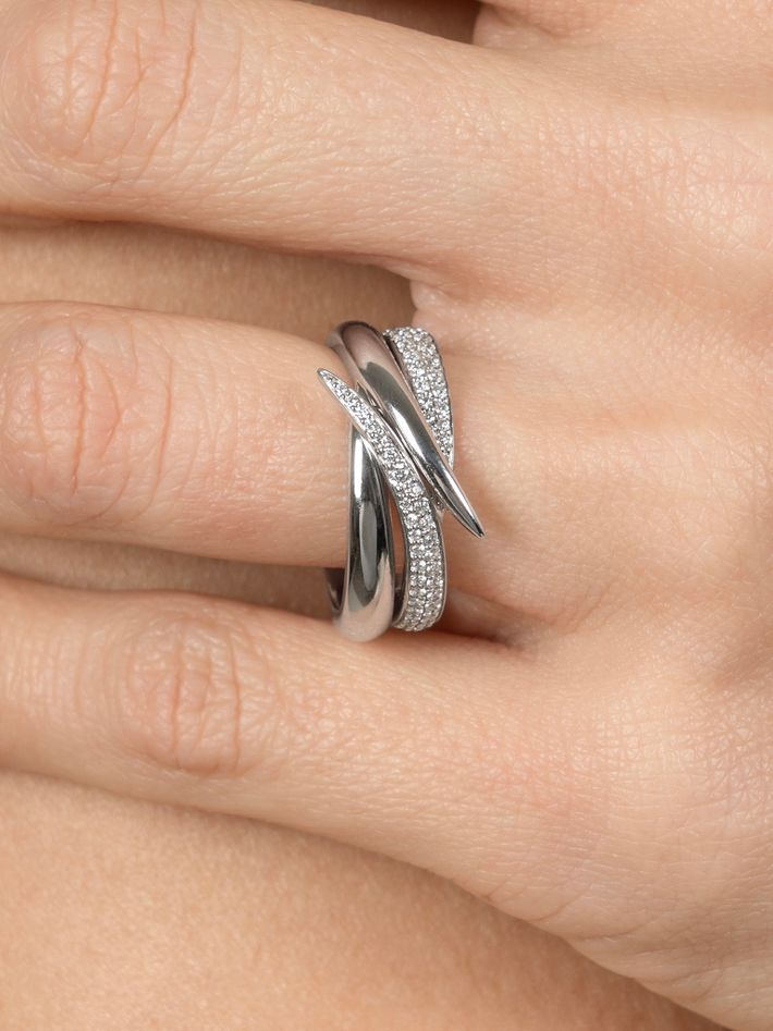 Interlocking single ring - 18ct white gold