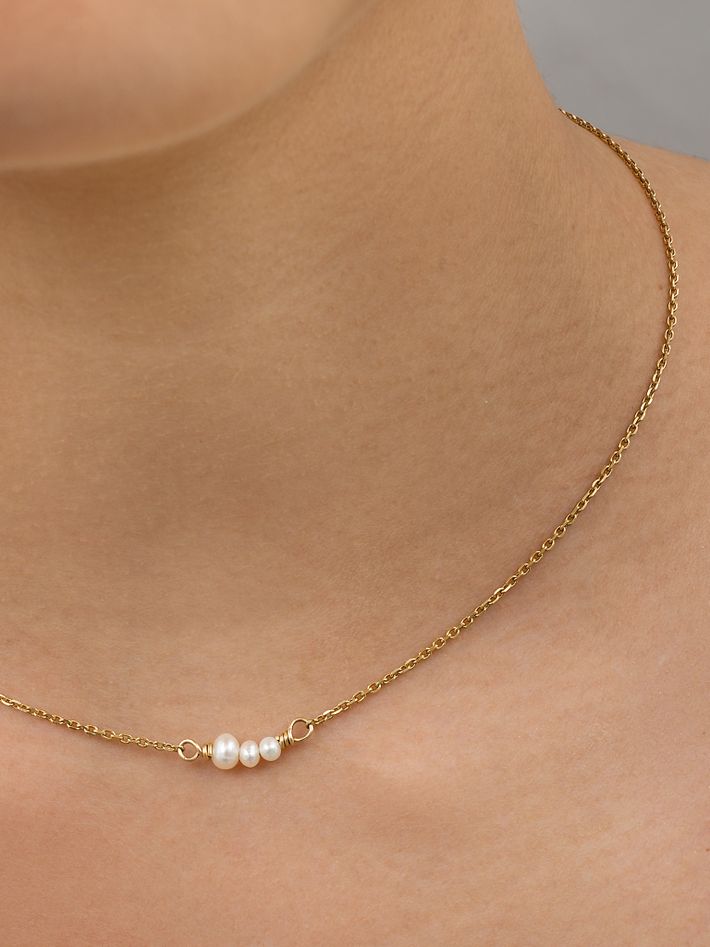 Les trois perles necklace