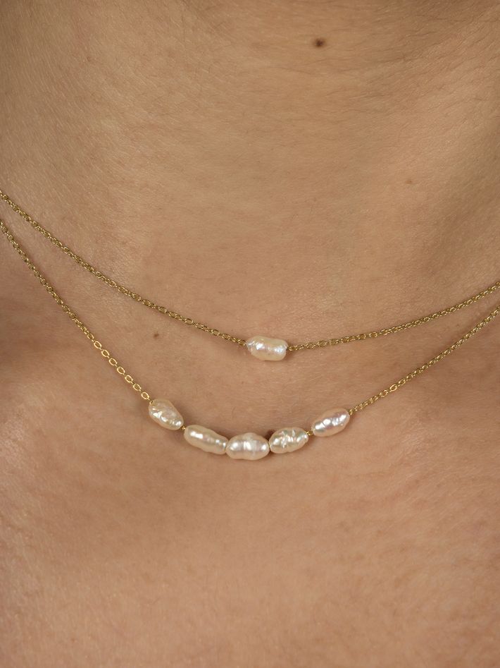 Single cloud necklace