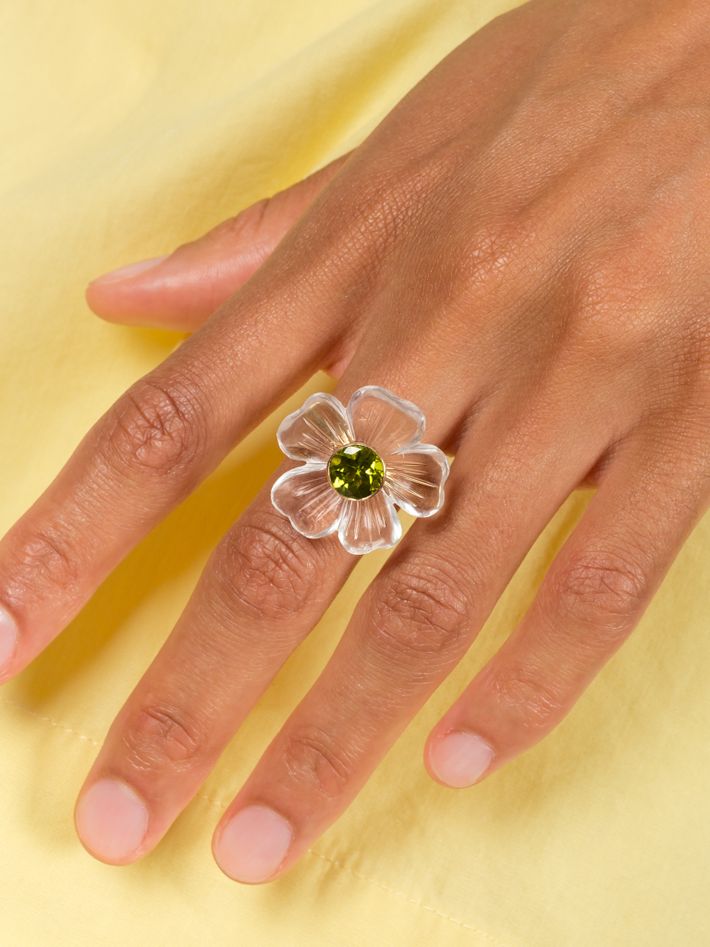 Flower crystal peridot ring