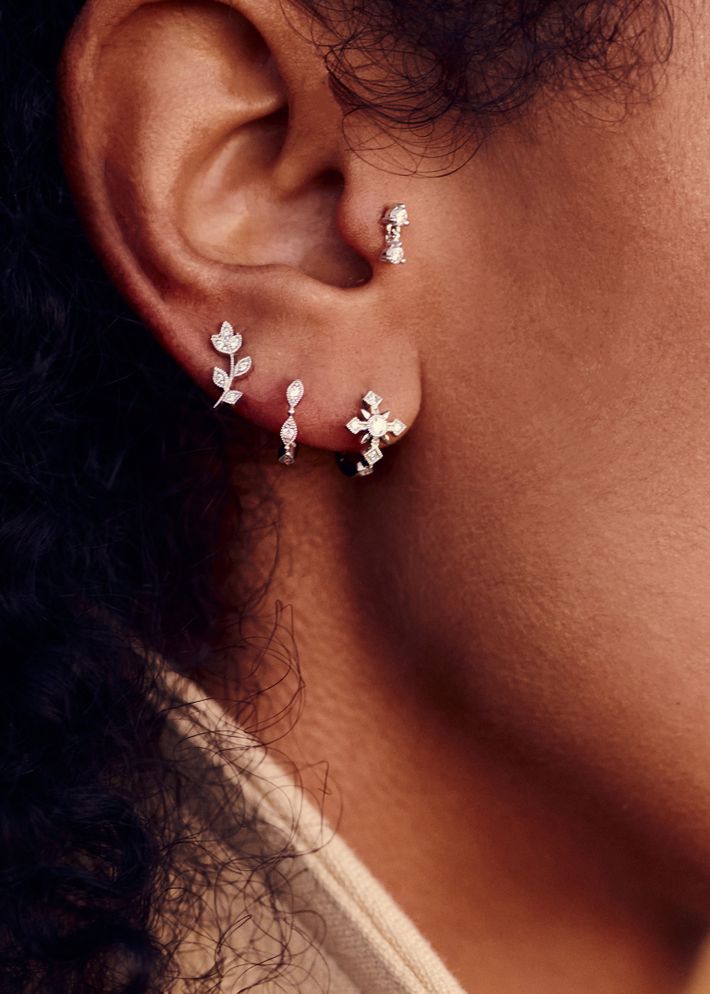 Bloom single earring white gold